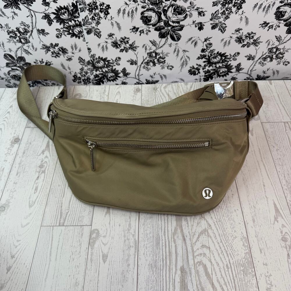Lululemon City Essentials Belt Bag 3L